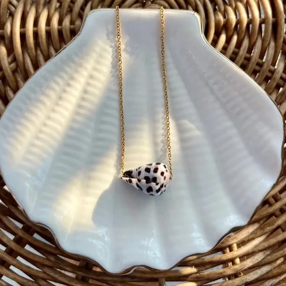 Coco Cone Shell Earring and Necklace Set